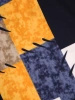 Wielobarwna bluzka damska z ekoskórą w modny patchwork – fason kimono, maskujący talię i wysmuklający plecy 32505