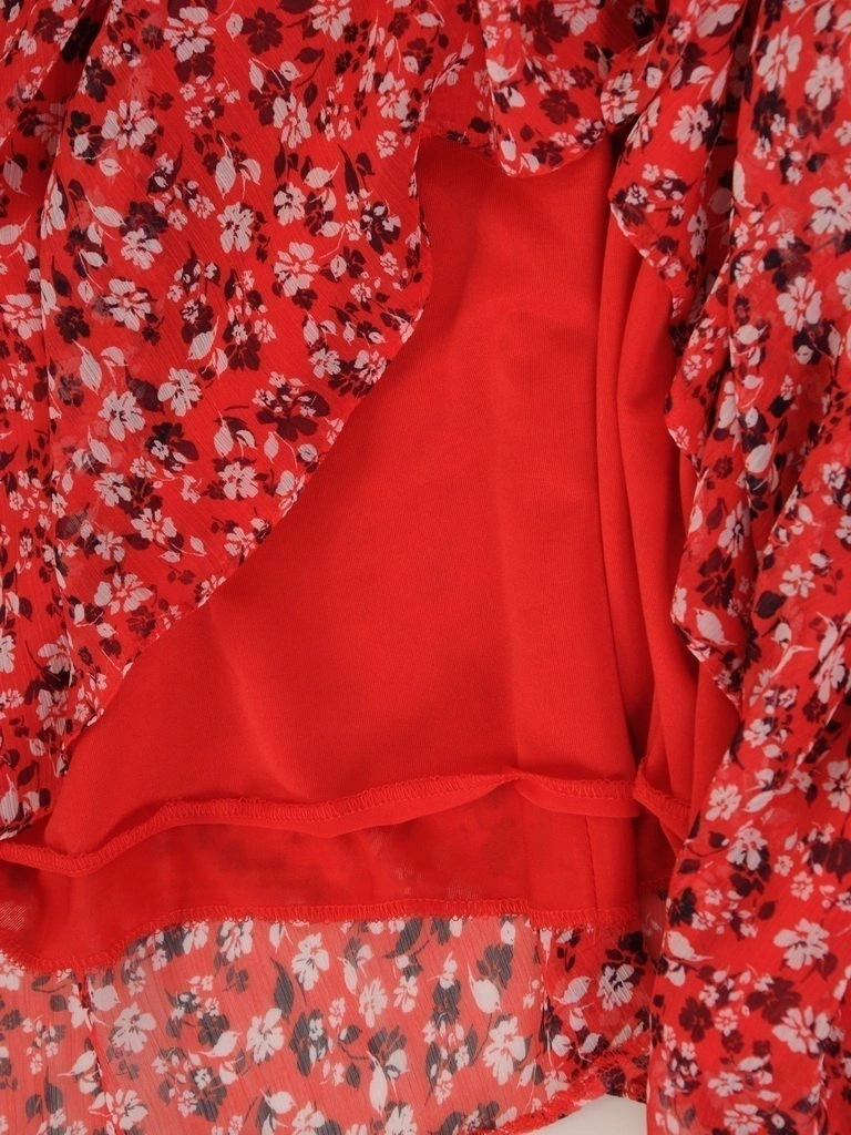 Elegancka sukienka trapezowa midi w czerwone kwiaty – tuszujący krój z rękawem 3/4 28929