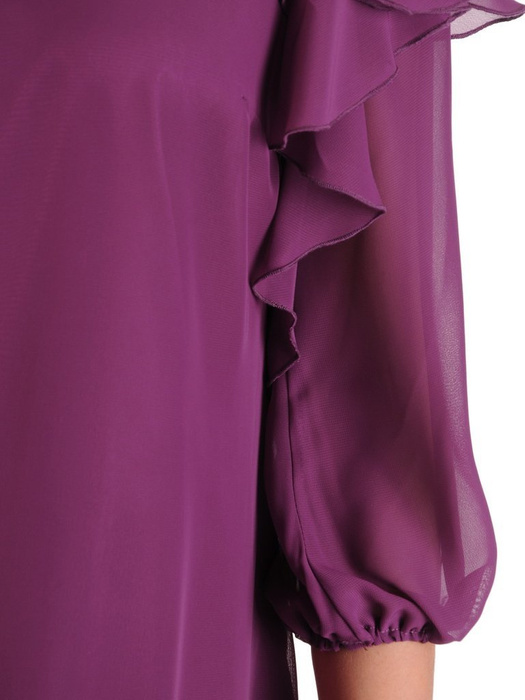 Fioletowa sukienka z ozdobnymi falbankami na rękawach 28973