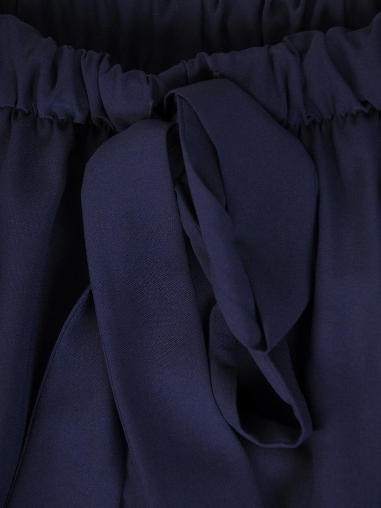 Granatowe spodnie damskie na gumce – dopasowany krój z wiązaniem i ściągaczami 34176