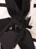 Elegancka sukienka rozkloszowana maxi w kontrastowy wzór – dekolt w łódkę i wiązanie akcentujące talię 40004