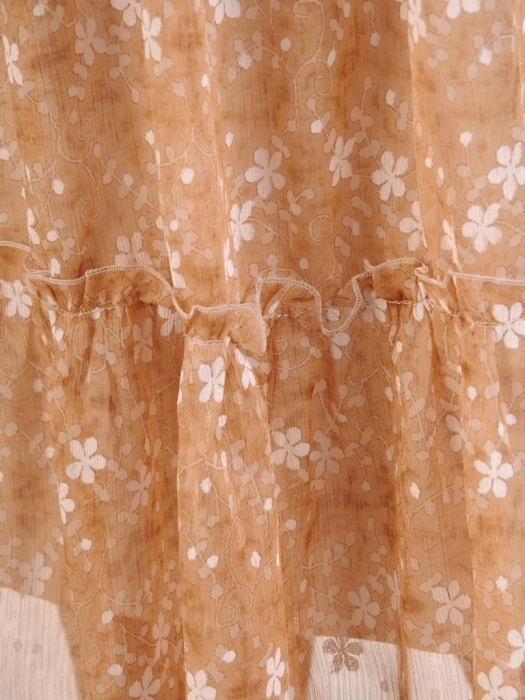 Elegancka beżowa sukienka midi rozkloszowana w kwiaty – kobiecy fason z żabotem 26174