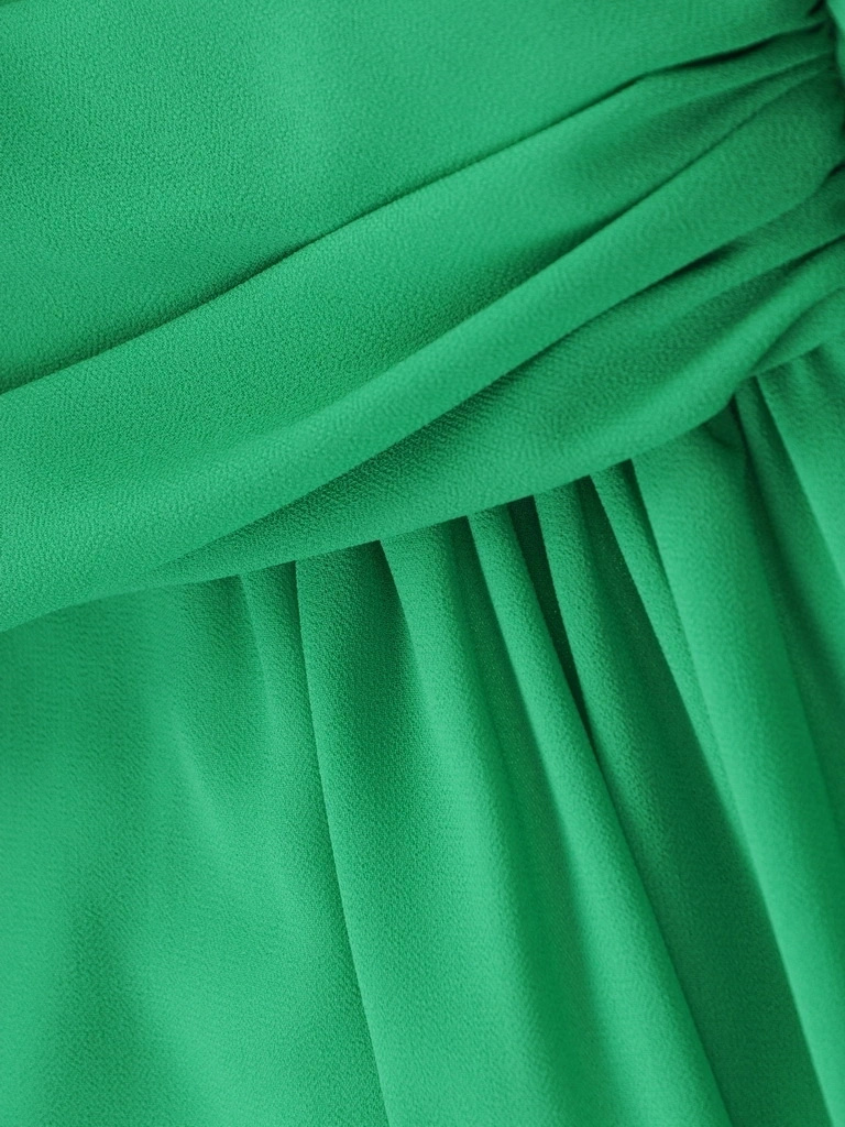 Elegancka zielona sukienka midi z dekoltem serek – wiązanie w pasie i rozkloszowany dół 35368