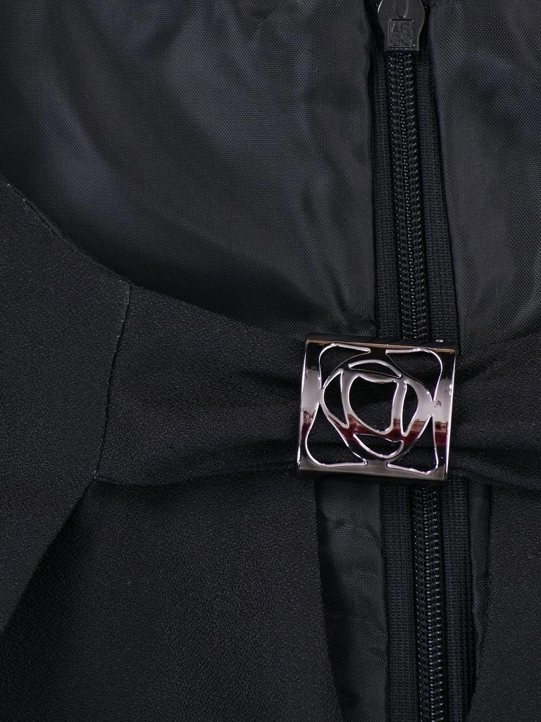 Elegancka czarna sukienka wizytowa w kwiaty – wysmuklający prosty krój z dekoltem w łódkę 14567