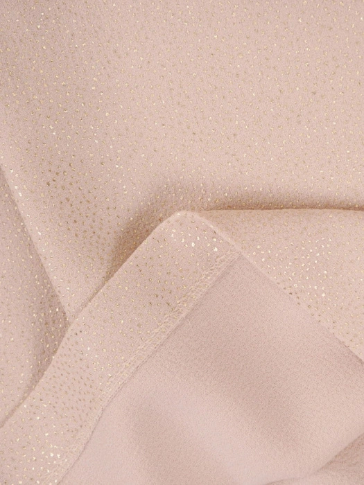 Elegancka beżowa sukienka tuba midi z kimono 3/4 – subtelnie połyskująca kreacja wizytowa z zapięciem na plecach 36097
