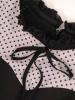 Elegancka czarna sukienka w grochy o prostym kroju – kobiecy model z szyfonowym rękawem 27504