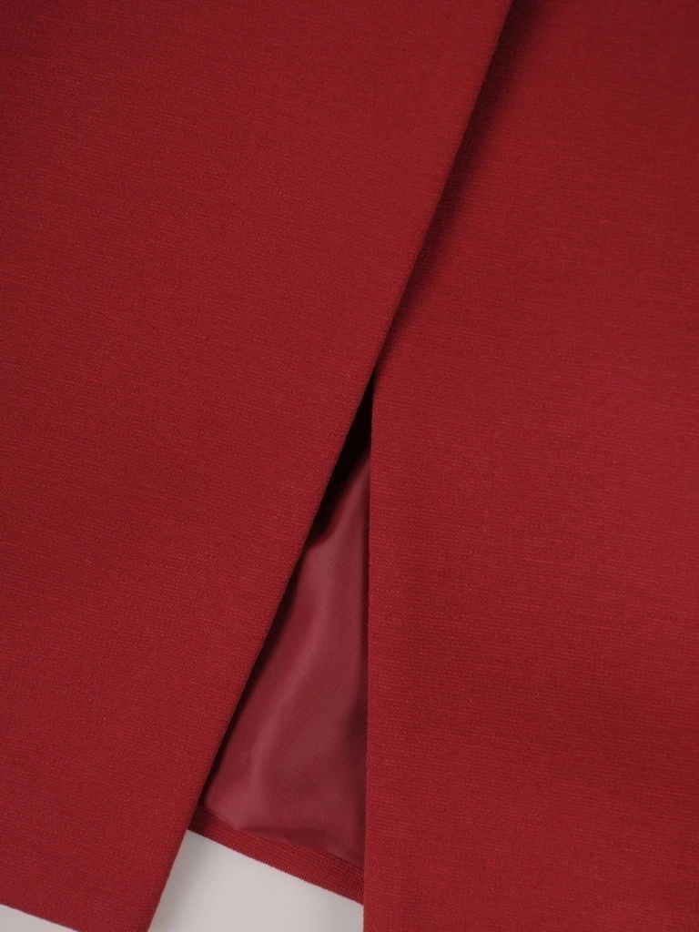 Bordowy żakiet damski do sukienki o prostym kroju – złote zamki i ponadczasowa elegancja 39130