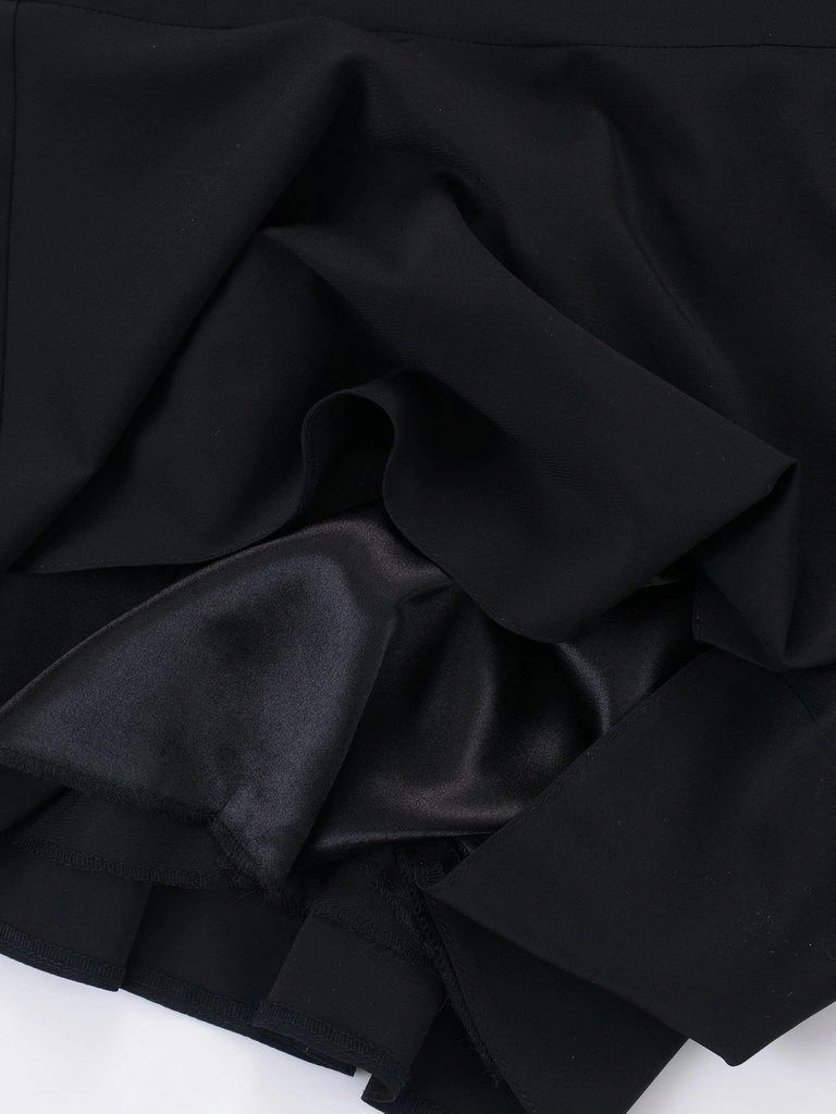 Elegancka czarna sukienka trapezowa midi – swobodny fason maskujący biodra z plisowanym dołem 3231