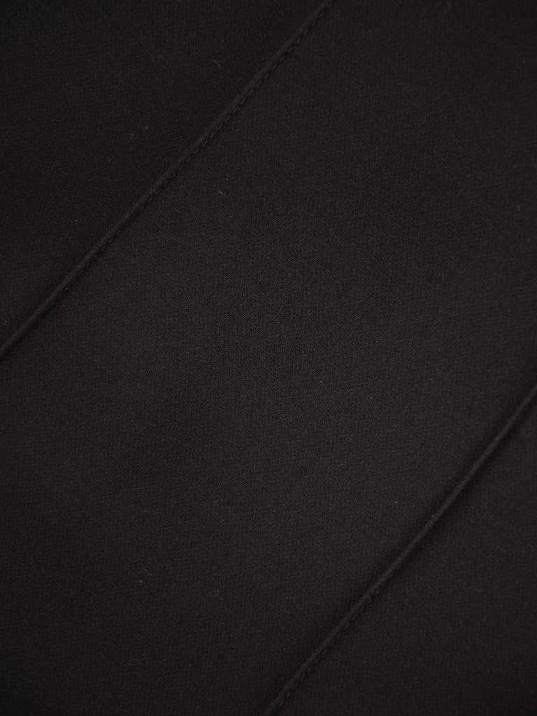 Elegancka sukienka damska midi czarna rozkloszowana – kobiecy fason modelujący sylwetkę 36766