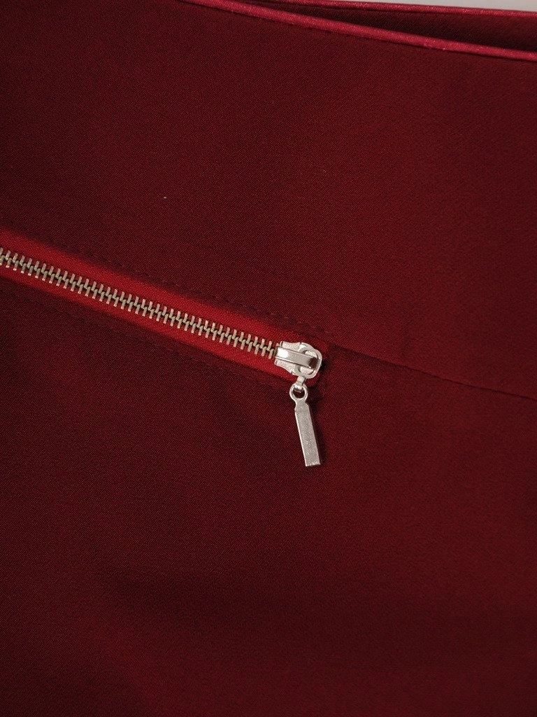 Bordowa spódnica ołówkowa midi na jesień – wyszczuplające przeszycia i ozdobny suwak 11100