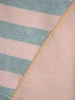 Elegancki sweter damski w beżowo-turkusowe paski – prosty krój z wysmuklającymi wstawkami 34825