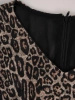 Elegancka sukienka trapezowa w cętki z rękawem 3/4 – fason tuszujący biodra 18770