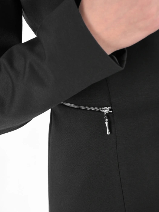 Elegancka czarna marynarka damska do sukienki – wysmuklające zaszewki i prosty krój 19042