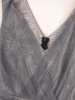 Szara sukienka wieczorowa midi na wesele – rozkloszowany fason z wiązaniem akcentującym talię 30749