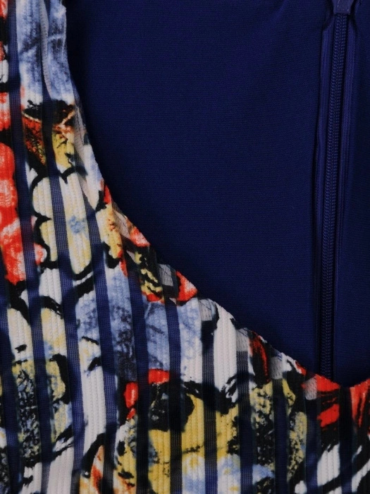 Wielobarwna sukienka floral z dekoltem serek – prosty fason podkreślający kobiecą sylwetkę 11279