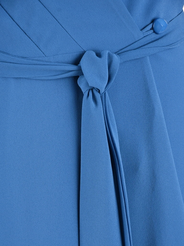 Elegancka turkusowa sukienka kopertowa midi – wysmuklający fason z wiązaniem w pasie 41895