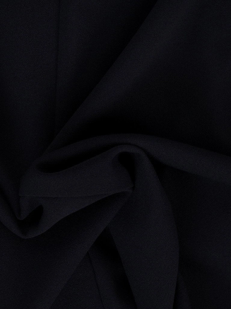 Elegancka granatowa sukienka tuba – wysmuklający sylwetkę krój z rękawem 3/4 i dekoltem V 18347