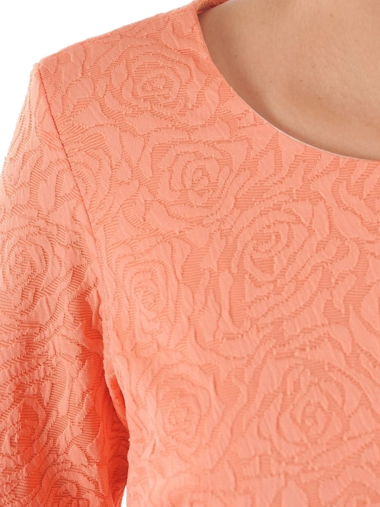 Elegancka sukienka maxi w kwiaty pomarańczowa – krój syrenka z paskiem akcentujący talię 37904