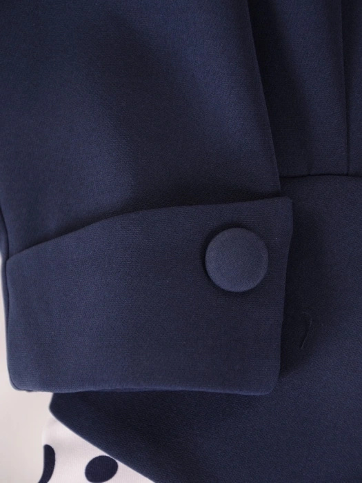 Elegancka granatowa sukienka rozkloszowana maxi w grochy – kobiecy fason z baskinką wysmuklający talię 38243