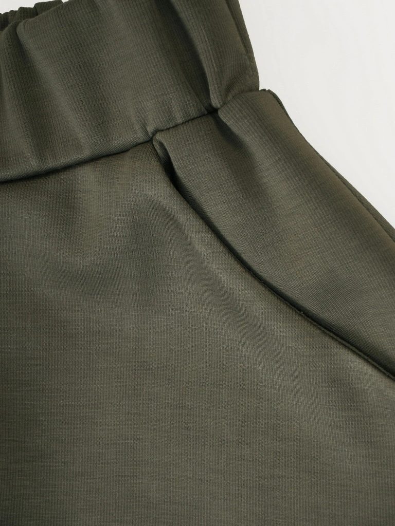 Wiskozowa spódnica trapezowa midi khaki – elastyczna talia i maskujący fason 39474