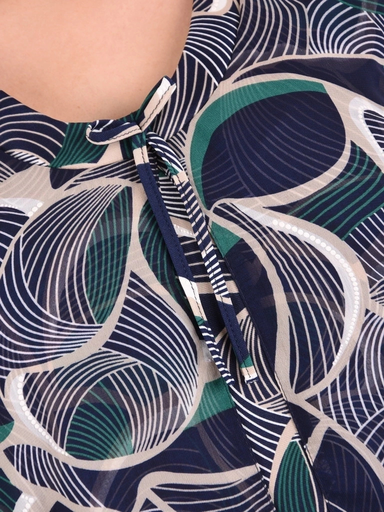 Granatowa tunika plus size z abstrakcyjnym wzorem – luźny fason z szyfonem i efektem narzutki 41085
