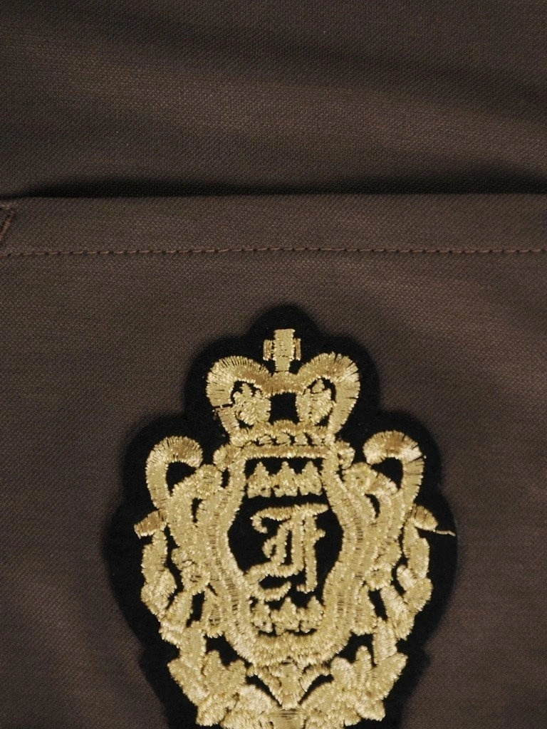Elegancka bluzka damska khaki z krótkim rękawem – prosty fason z ozdobną kieszonką 11843