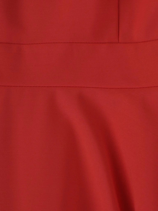Koralowa sukienka rozkloszowana midi z kołnierzykiem – pionowe zaszewki wyszczuplające sylwetkę 15710