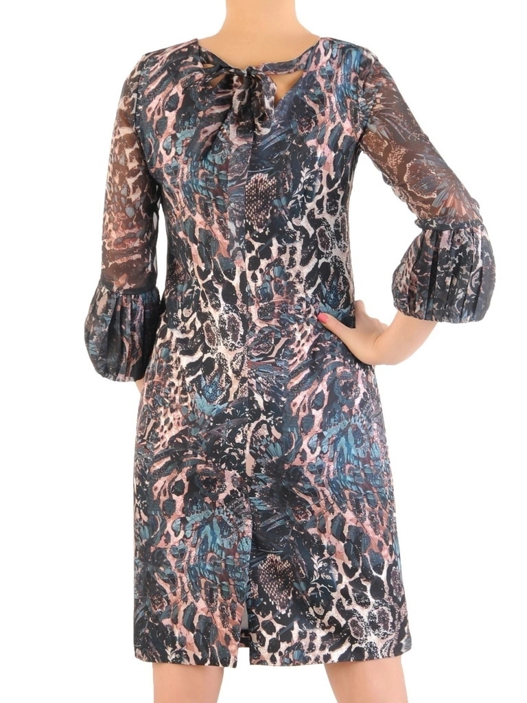 Elegancka sukienka midi w odcieniach butelkowej zieleni – prosty fason z kobiecym wiązaniem 34398