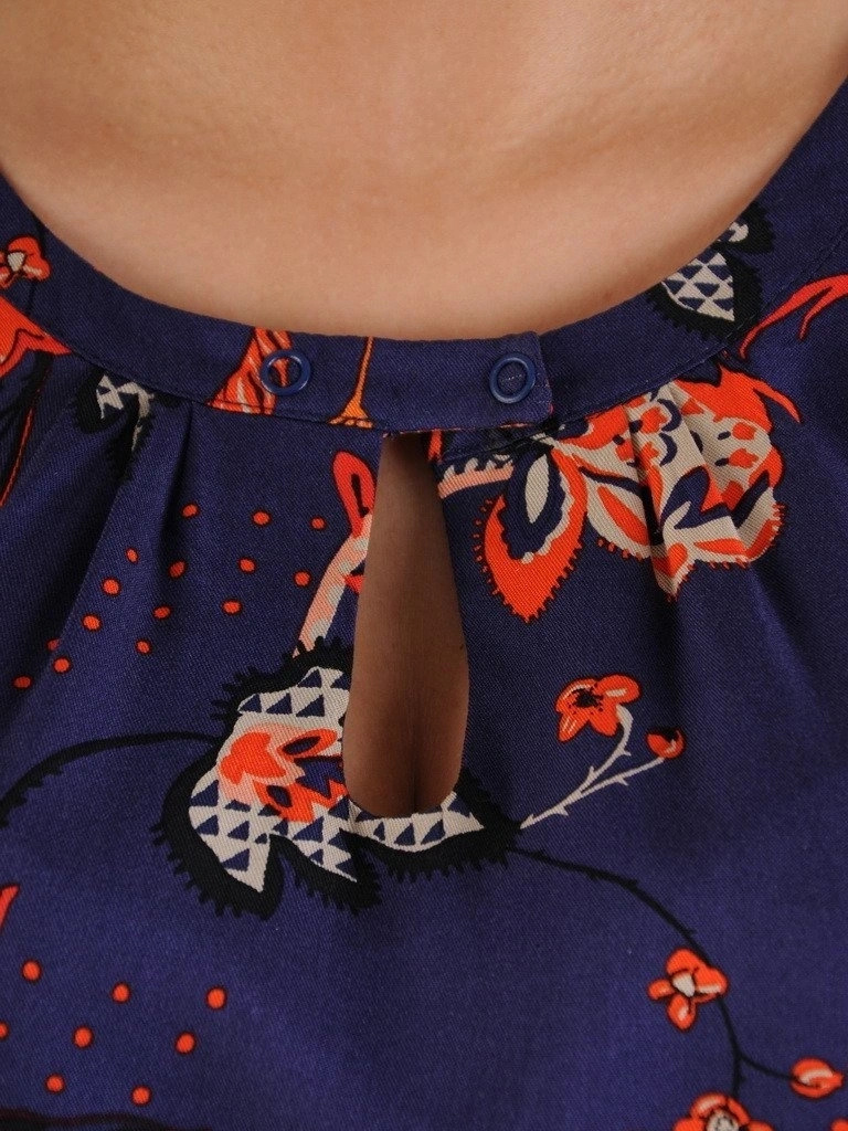 Elegancka bluzka wizytowa z wiskozy z długim rękawem – prosty fason podkreślający kobiecą sylwetkę 19434
