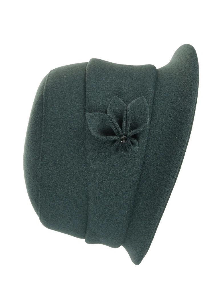 Butelkowozielony kapelusz damski cloche – ocieplany model z ozdobną wstawką 42409