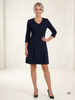 Wizytowa sukienka granatowa o kroju żakietowym – rozkloszowany dół i modelujące zaszewki 18379