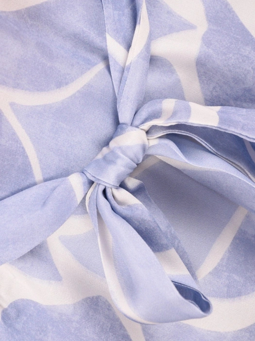 Elegancka bluzka wizytowa z wiskozy w modny print – prosty fason z kobiecym wiązaniem w pasie 41953