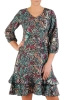 Elegancka sukienka trapezowa w modny wzór – swobodny krój tuszujący biodra 23404