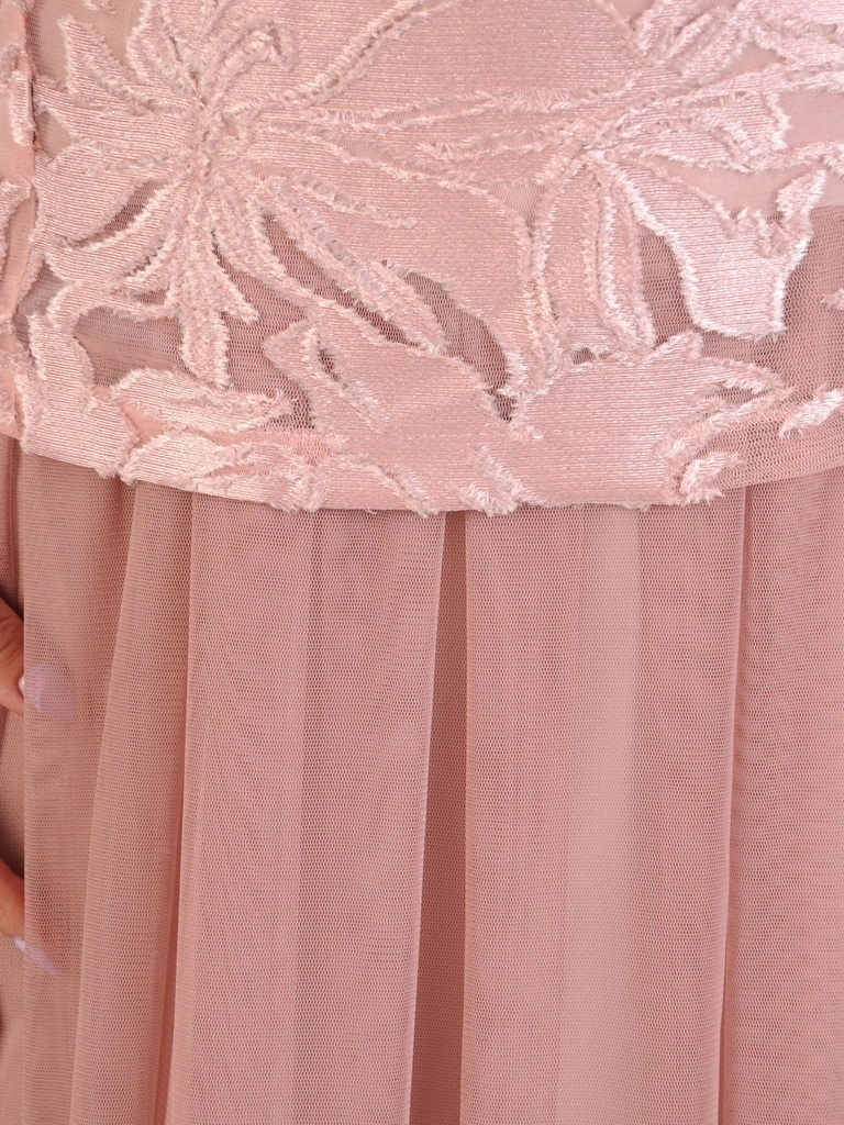Sukienka rozkloszowana w odcieniu brudnego różu – elegancki fason midi z ozdobną górą na przyjęcia 33284