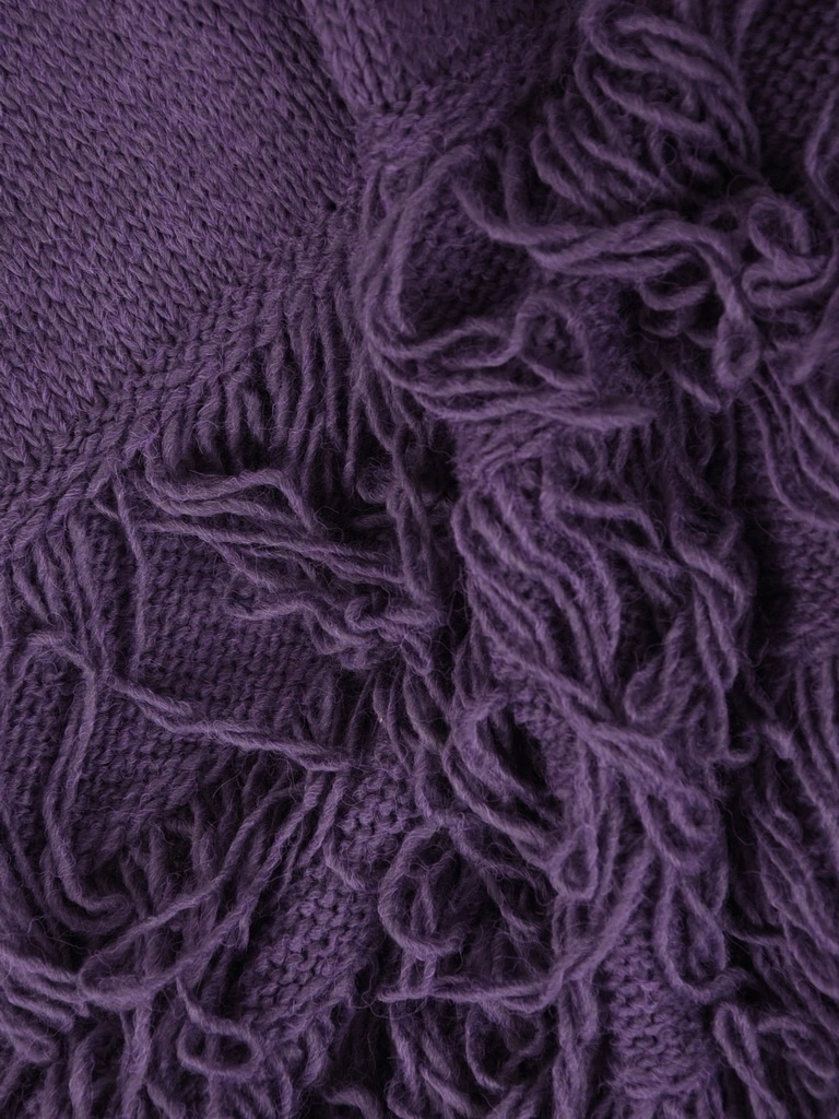 Elegancki sweter damski rozpinany w kolorze fioletowym – luźny fason z modnymi frędzlami 40461