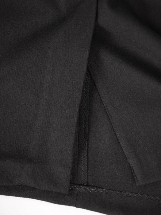 Czarna spódnica midi na jesień o prostym kroju – stylowy rozporek z przodu dodający lekkości sylwetce 37897