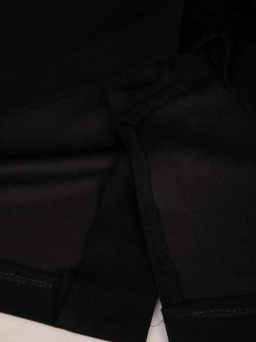 Czarna sukienka midi o prostym fasonie z rękawem 3/4 – wysmuklające sylwetkę przeszycia z lamówką 18587