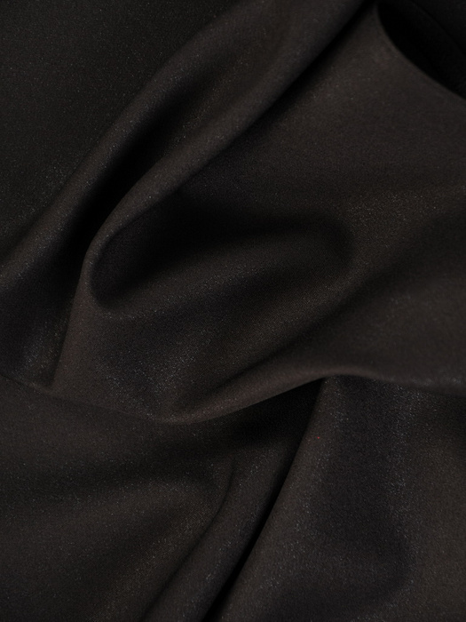 Czarna suknia maxi, kreacja z efektownym rozcięciem 31104
