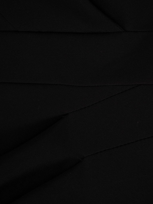 Sukienka z rozszerzanymi rękawami, czarna kreacja wyszczuplająca 19757