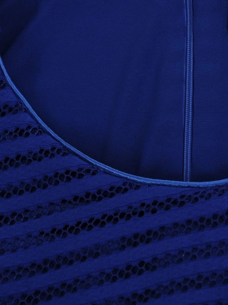 Elegancka sukienka na wesele i andrzejki midi – prosty krój w chabrowe paski wysmuklający sylwetkę 4243