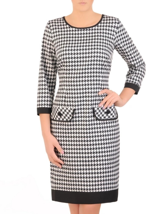 Elegancka czarno-biała sukienka w pepitkę – prosty fason z ozdobnymi patkami do biura 31078