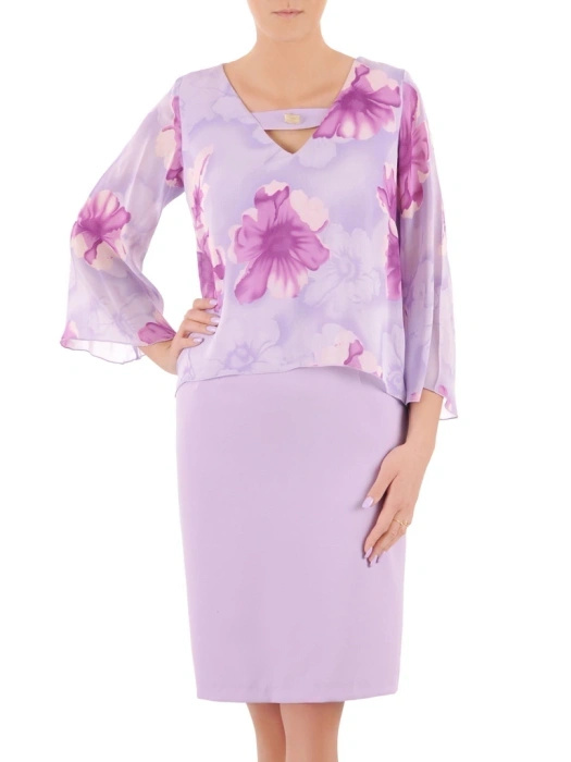 Elegancka liliowa sukienka wizytowa w kwiaty – prosty fason z wysmuklającymi zaszewkami 37974
