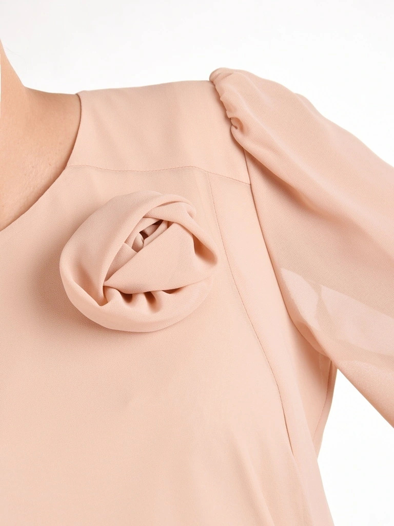 Rozkloszowana sukienka wizytowa maxi w odcieniu beżu – zwiewne rękawy 3/4 i fason modelujący sylwetkę 41267