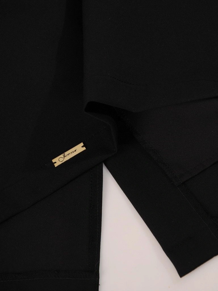 Elegancka czarna sukienka koktajlowa midi – prosty krój z wyszczuplającymi przeszyciami 18899