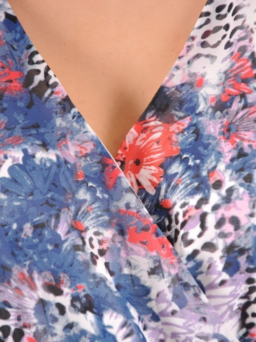 Elegancka sukienka rozkloszowana maxi we wzory – wysmuklający fason z długim rękawem 38022
