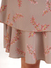 Sukienka o trapezowym kroju, kreacja z kwiatowym nadrukiem 24571