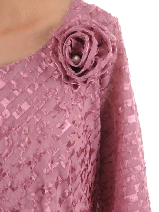 Elegancka sukienka maxi w odcieniu brudnego różu – rozkloszowany fason wysmuklający sylwetkę 38058