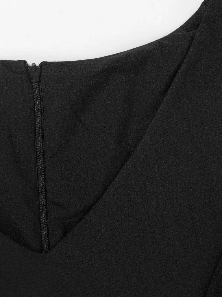 Elegancka czarna suknia balowa na studniówkę – prosty krój z dekoltem w serek i wysmuklającymi zaszewkami 18291