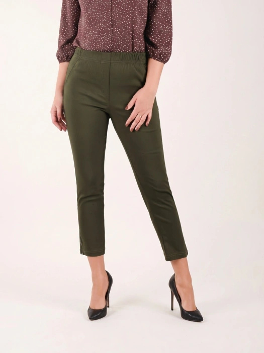 Klasyczne zielone spodnie 7/8 plus size z suwakami – dopasowany fason na lato z gumką 35153