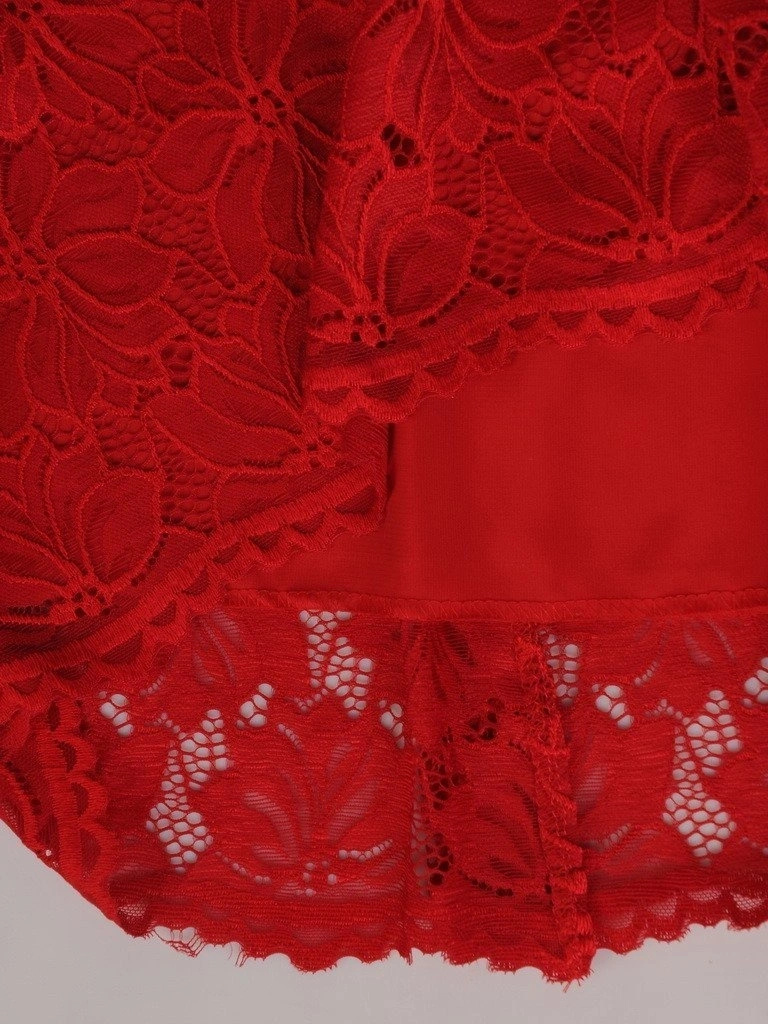Czerwona sukienka wieczorowa w kwiaty na święta – prosty krój z wysmuklającymi zaszewkami 18968